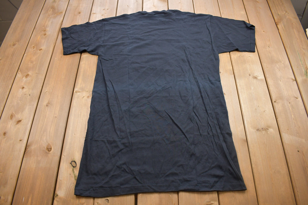 Vintage 1990s Giraffe Graphic T Shirt /