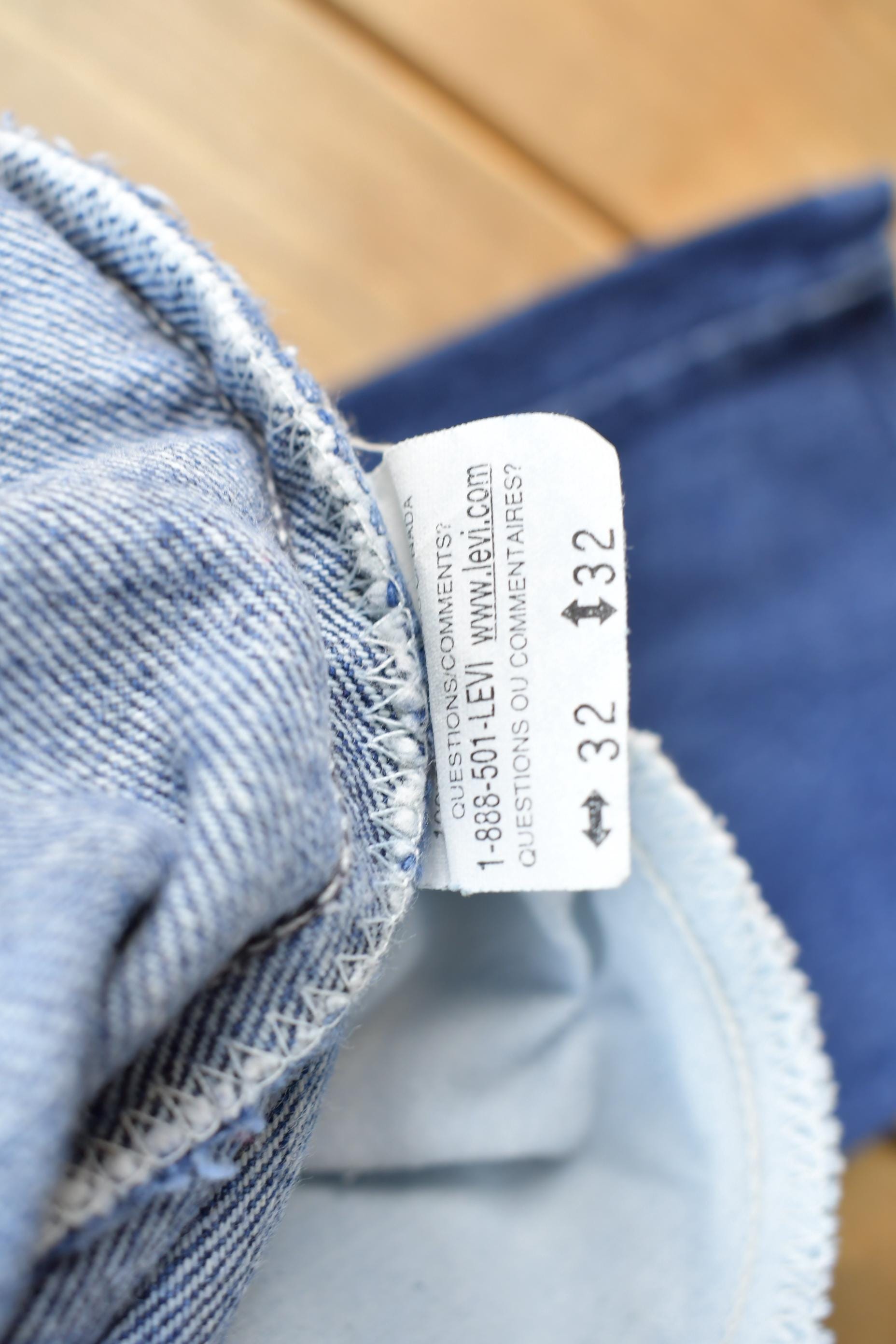 Vintage 1990s Levi's Orange Tab Medium Wash Denim Jeans Size 32 x 32