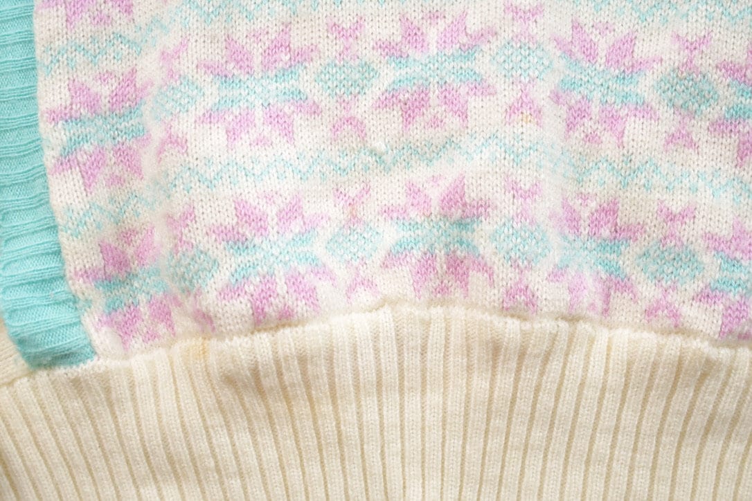 Vintage 1990s Snowflake Theme Knitted Turtleneck Sweater