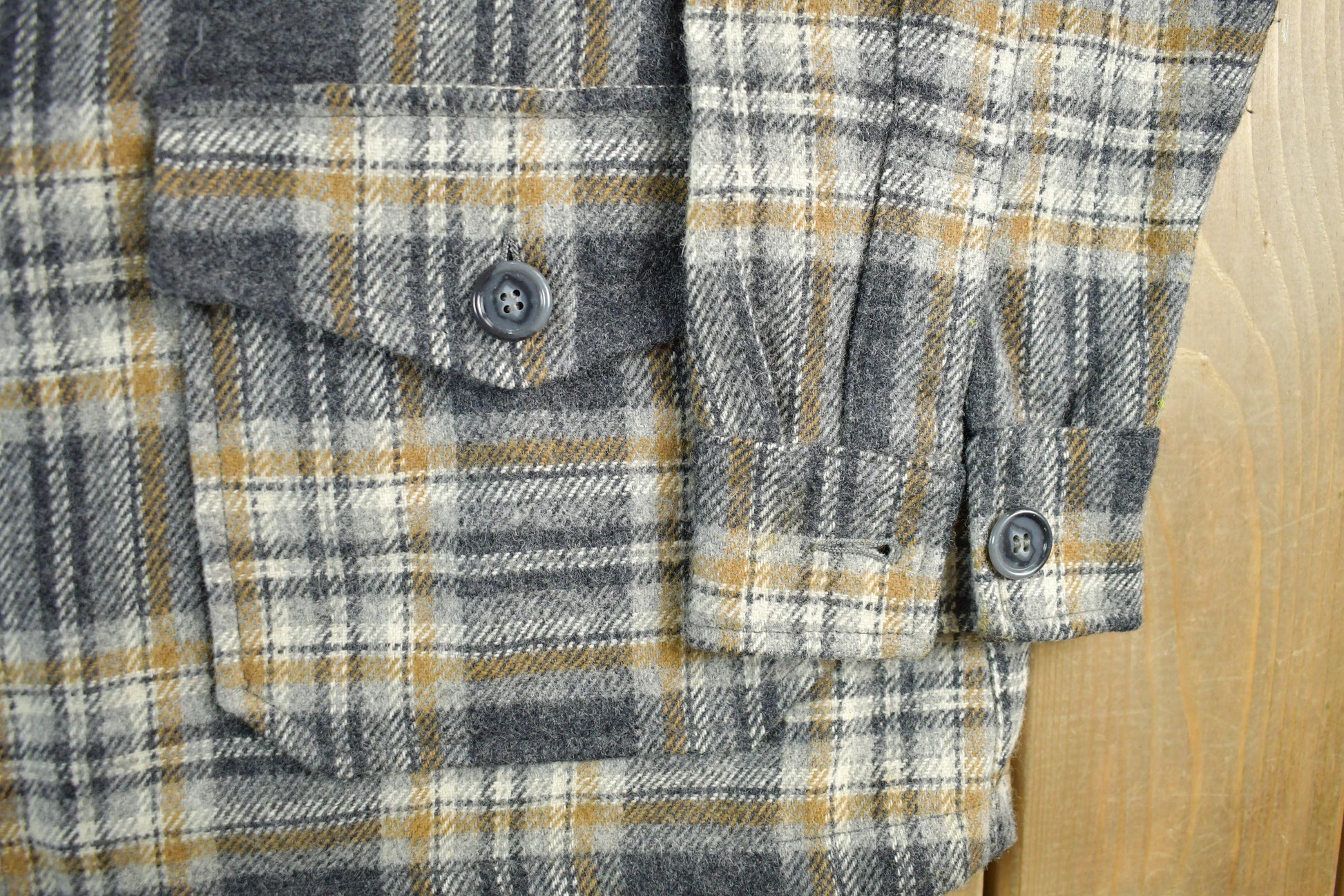 Vintage 1960s Bemidji Woolen Mills Wool Vintage Button Up Shirt Men's 48  Plaid Pattern  Outdoors & Wilderness  Workwear  Made In USA