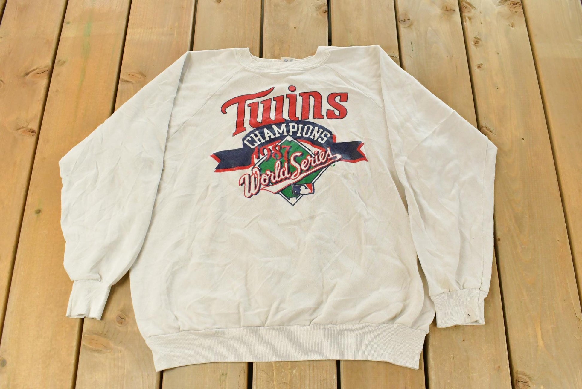 Vintage 1987 Minnesota Twins MLB Champion Crewneck Sweatshirt Men's M / Made In USA / World Series Champions / Sportswear / Raglan