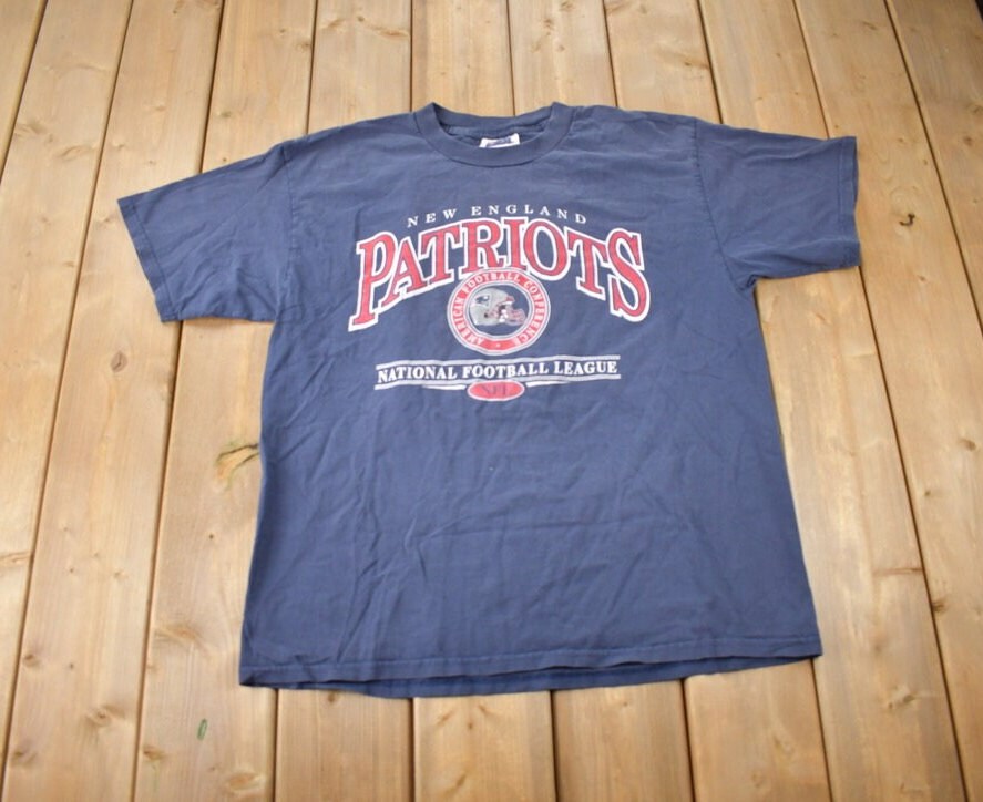 Vintage 1990s NFL New England Patriots Graphic T-Shirt