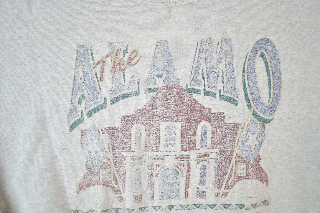 Vintage 1990s The Alamo Souvenir Crewneck Sweatshirt Made In USA