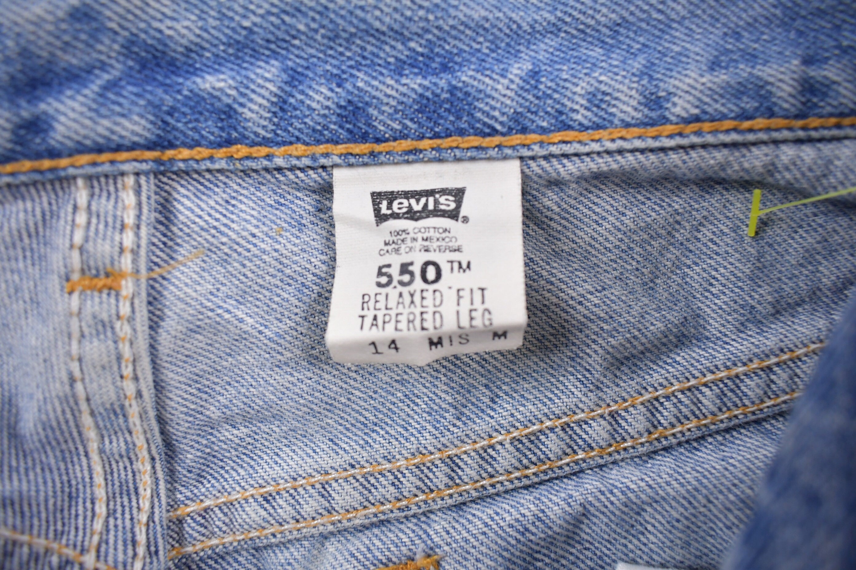 Vintage 1990s Levi's 550 Red Tab Jeans Size 31 x 30 / 90s Denim / Streetwear Fashion / Vintage Denim / Blue Jeans / Vintage Levi's