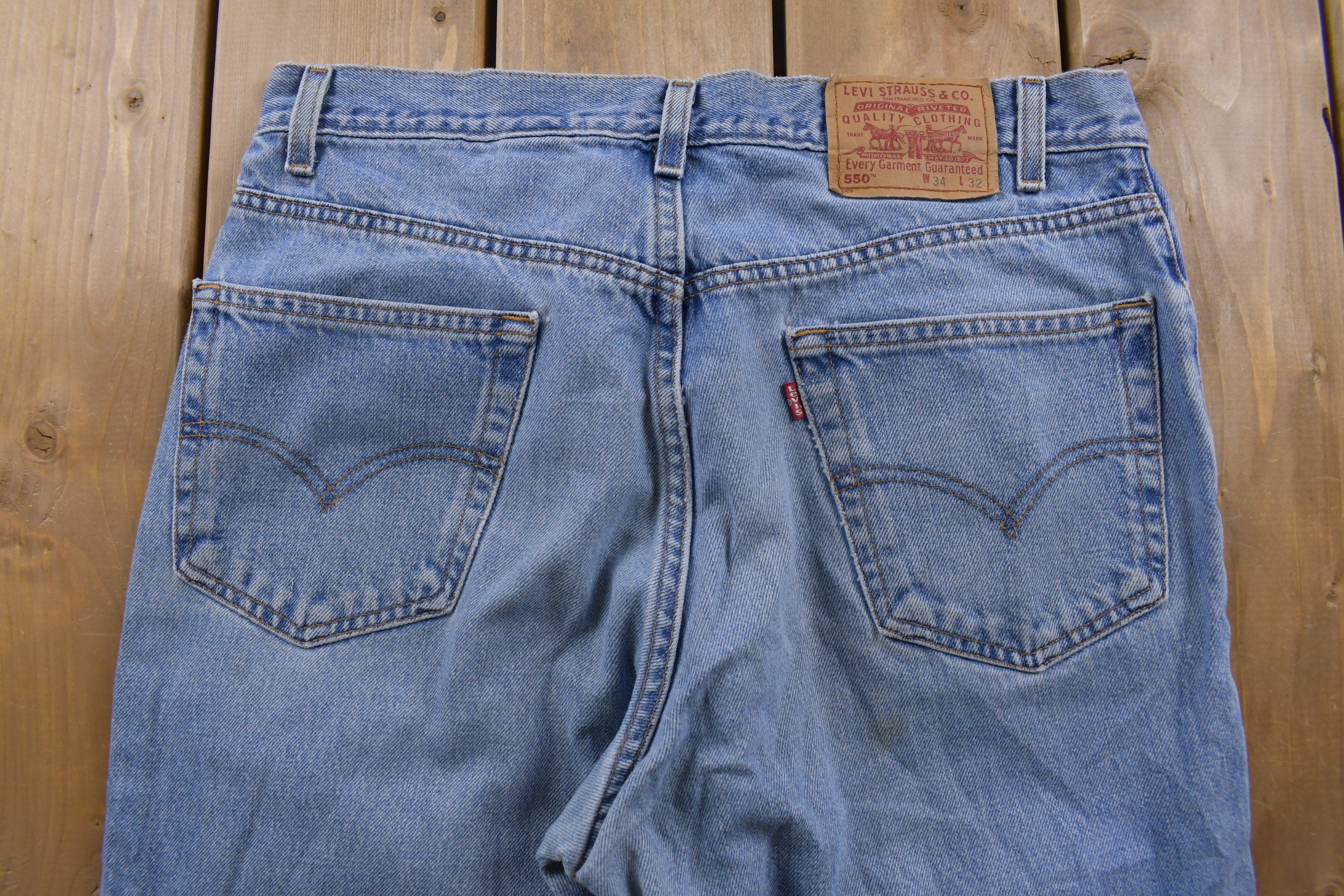 Vintage 1990s Levi's 550 Red Tab Jeans Size 34 x 30
