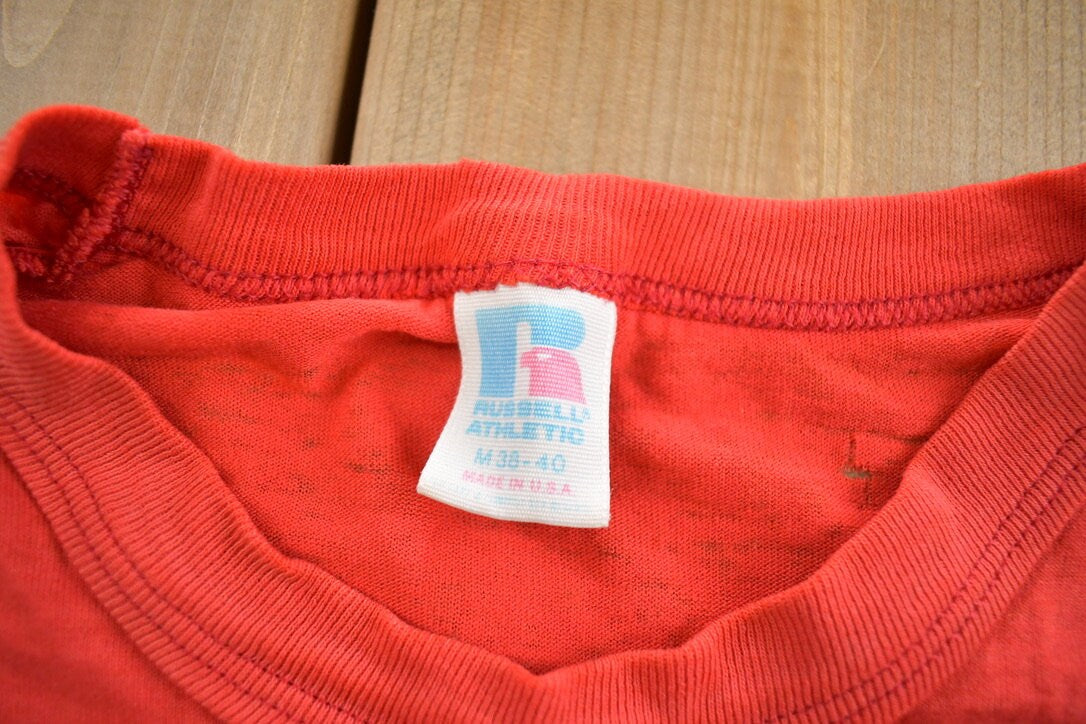 Vintage 1986 Russell Athletic Garner Iowa Souvenir Single Stitch Travel T Shirt Made In USA