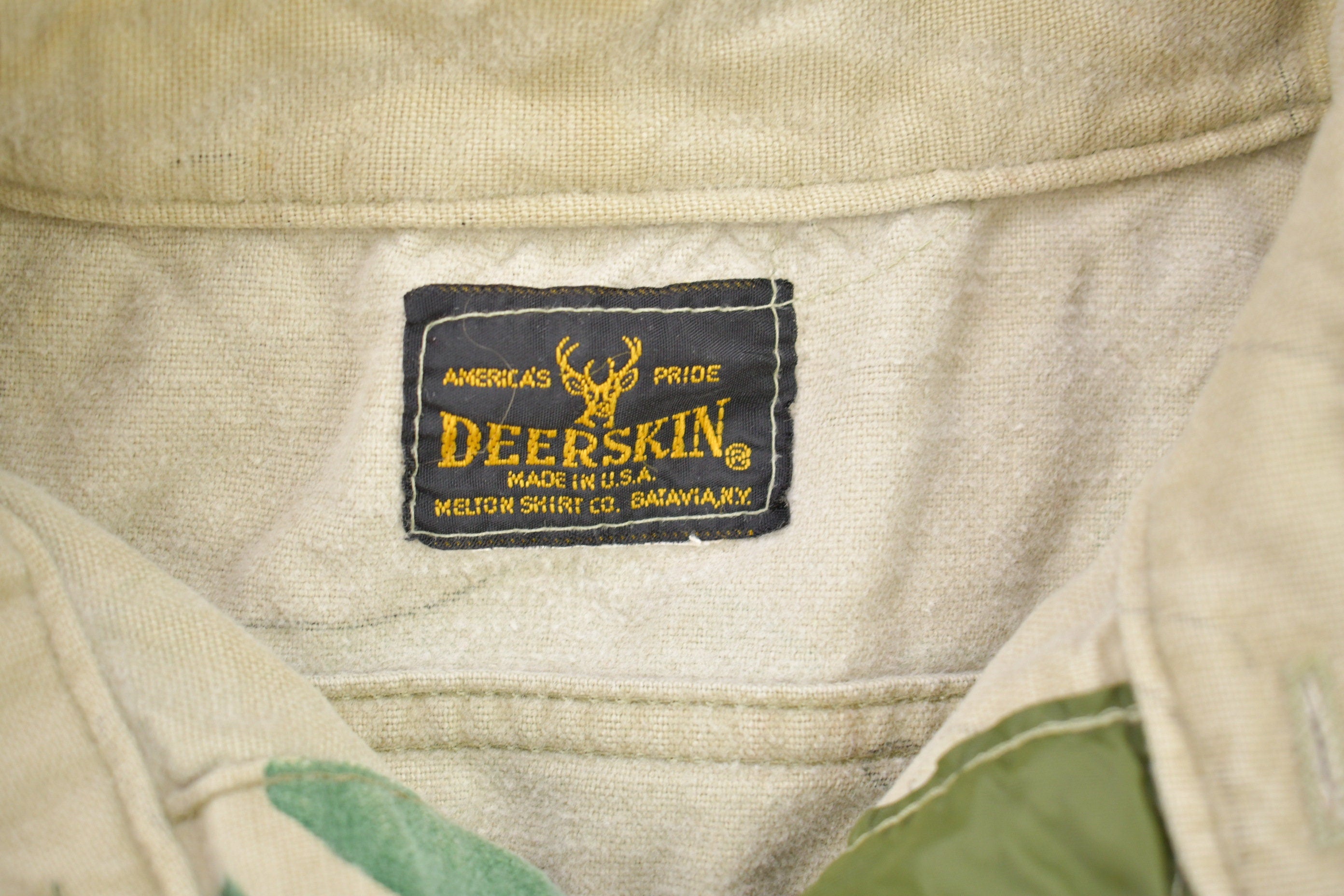 Vintage 1980s Deer Skin Hunting Camo Button Up Shirt