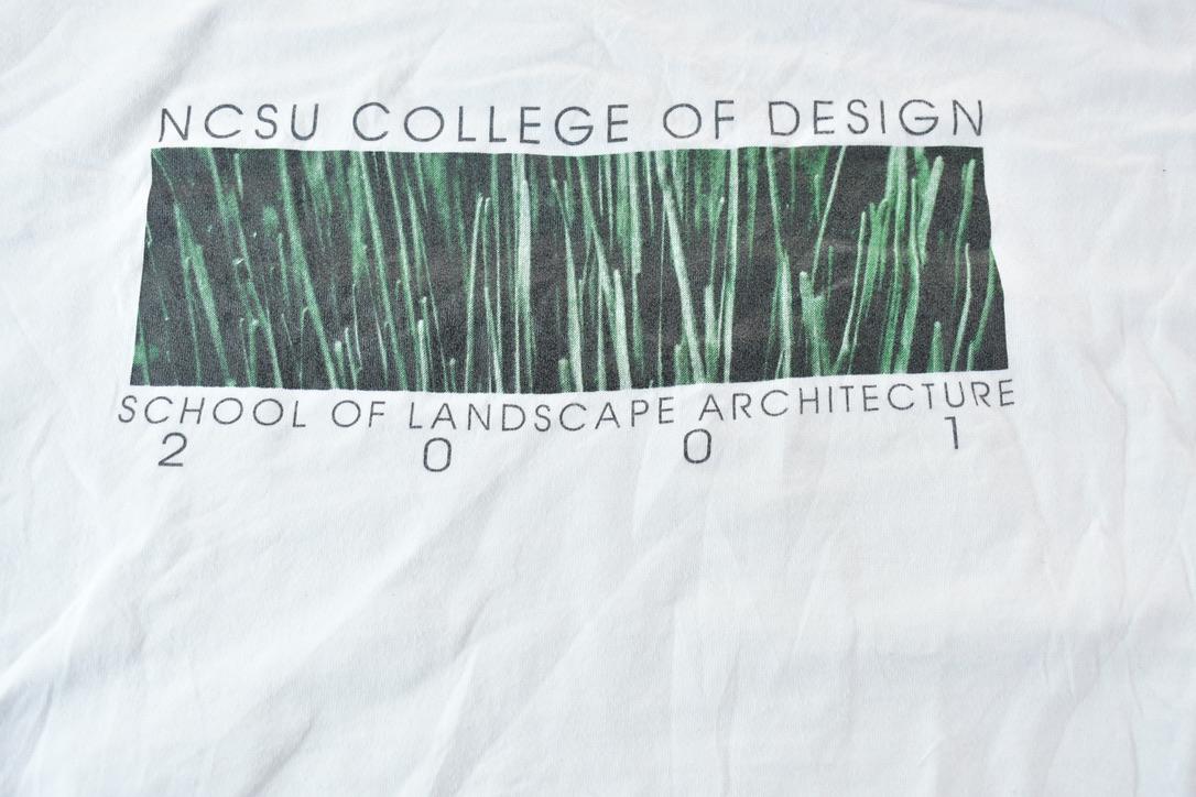 Vintage 2000s University Collegiate Graphic T-Shirt