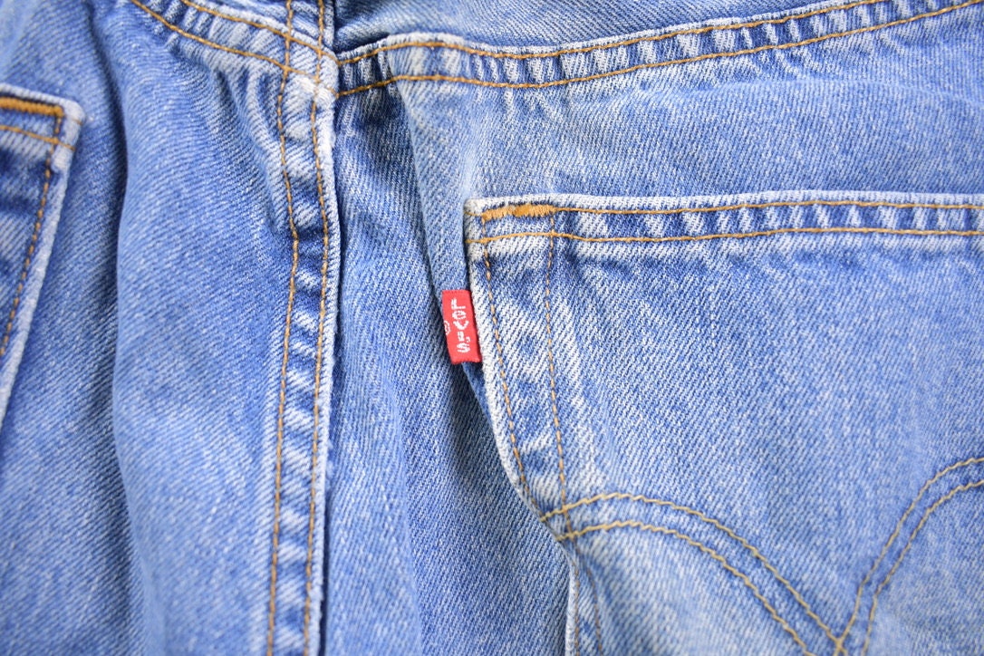 Vintage 1990s Levi Red Tab Jeans Size 31 x 32