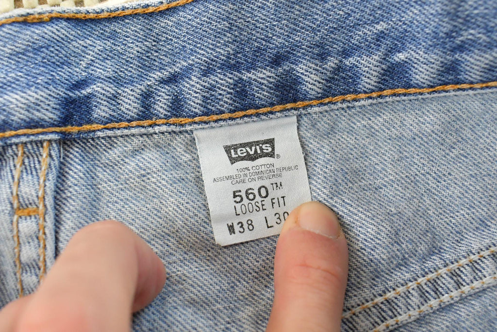 Vintage 1990s Levi's 560 Loose Fit Denim Blue Jeans Size 35 x 30 / 90s Levi's / Distressed Sun Faded Jeans / Streetwear