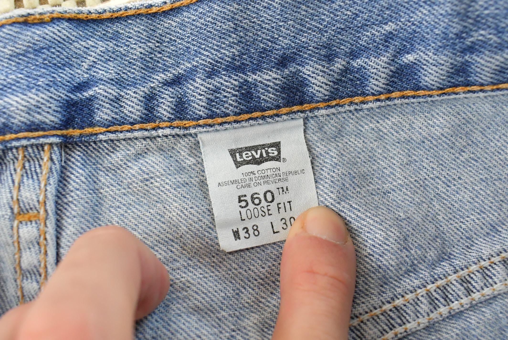 Vintage 1990s Levi's 560 Loose Fit Denim Blue Jeans Size 35 x 30 / 90s Levi's / Distressed Sun Faded Jeans / Streetwear