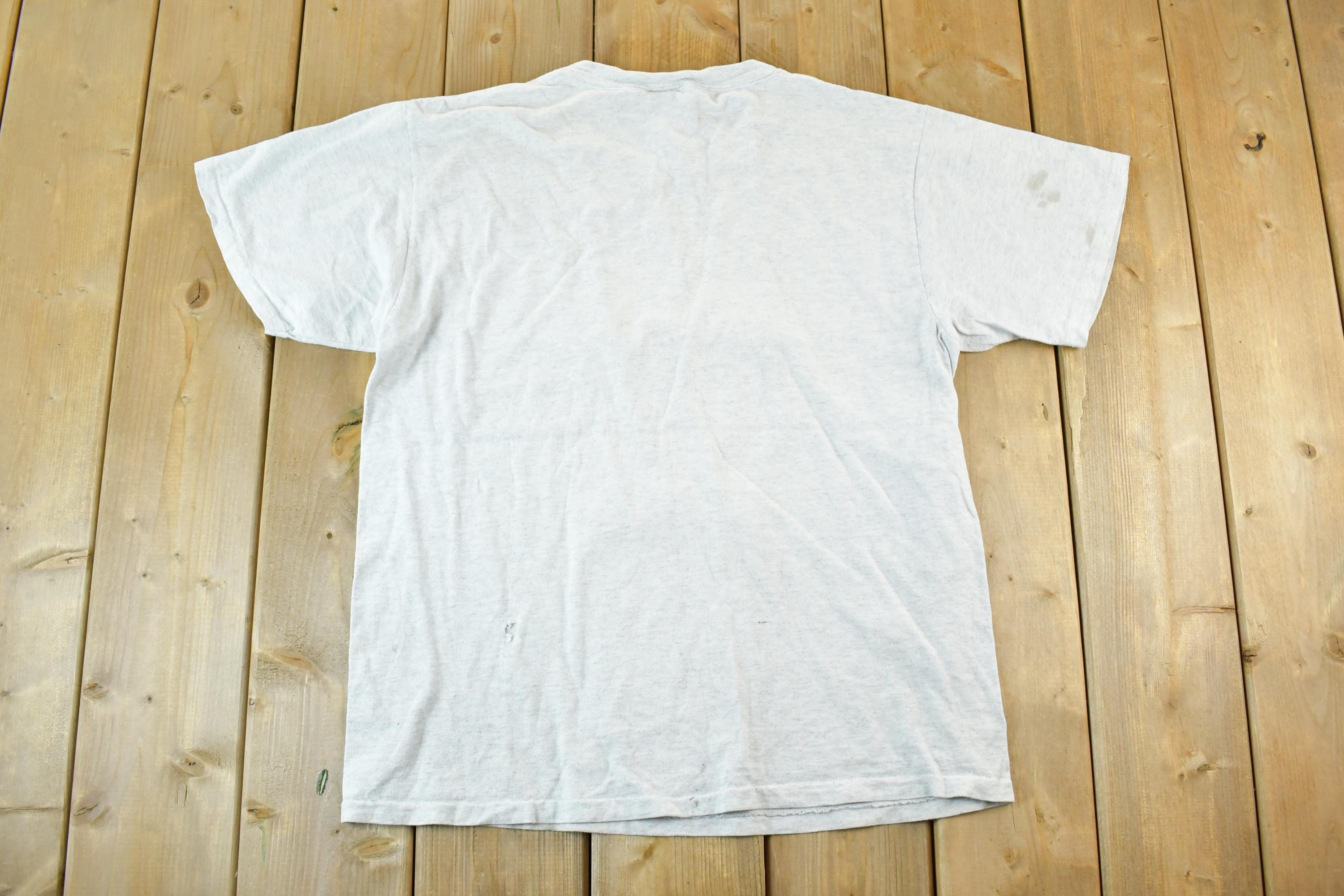 Vintage 1990s Canadian Fish Outdoorsman T-Shirt Mens M
