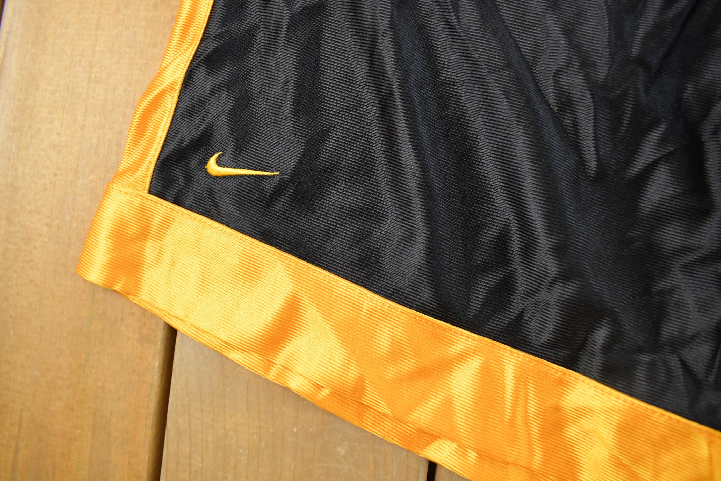 Vintage 2000s DEADSTOCK Los Angeles Lakers NBA Nike Basketball Shorts Men's XL