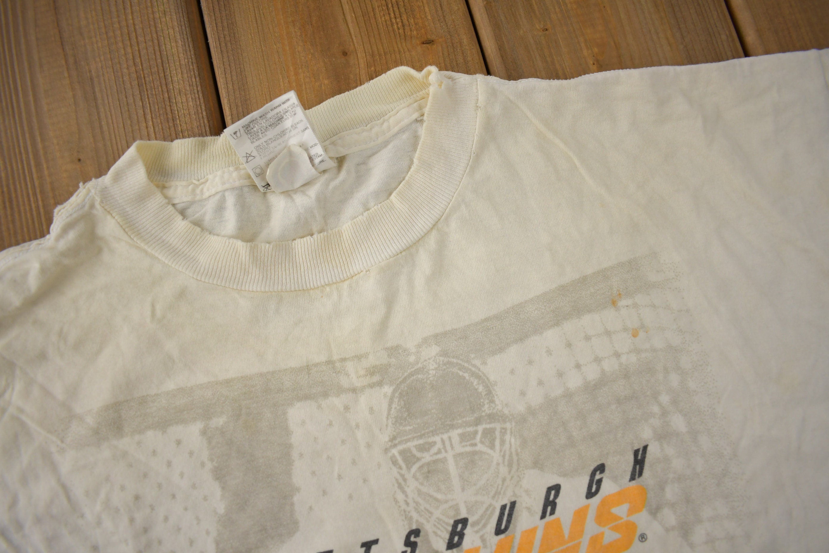 Vintage 1990s Pittsburgh Penguins NHL Hockey Graphic T-Shirt Size XL