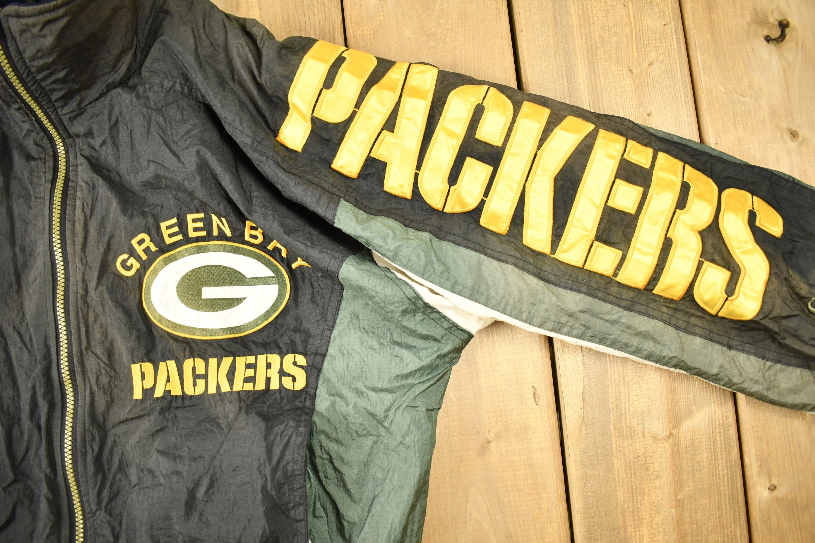 Vintage 1990s Green Bay Packers NFL Ladies First Puffer Jacket