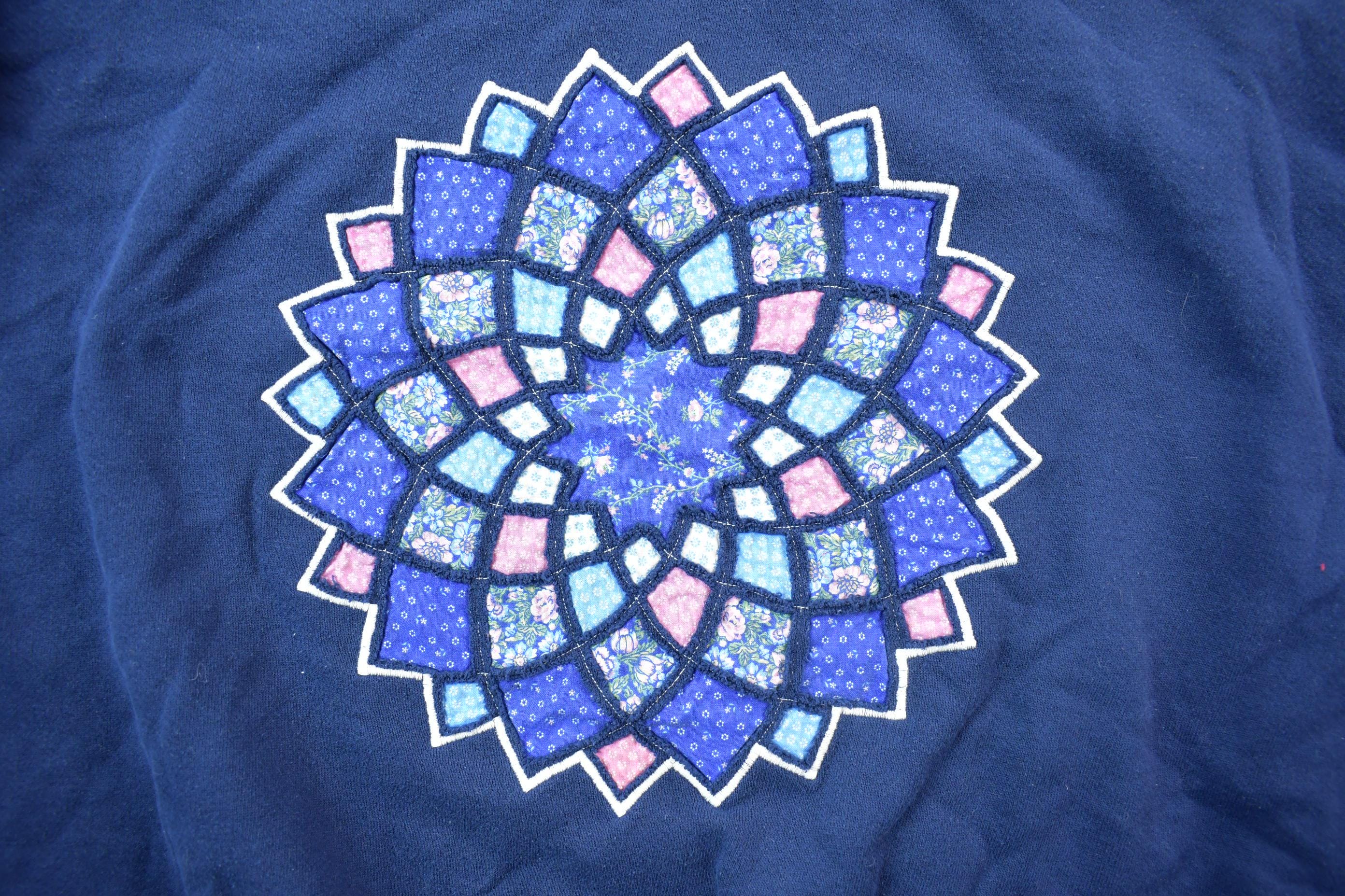 Vintage 1990s Embroidered  Quilt design  Crewneck Sweatshirt Made In USA