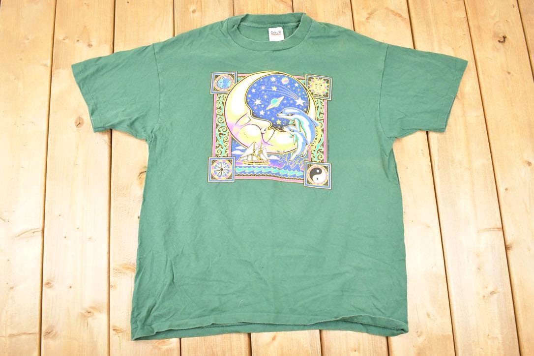 Vintage 1990s Dreaming Moon Dolphin Yin Yang Souvenir T-Shirt Men's L