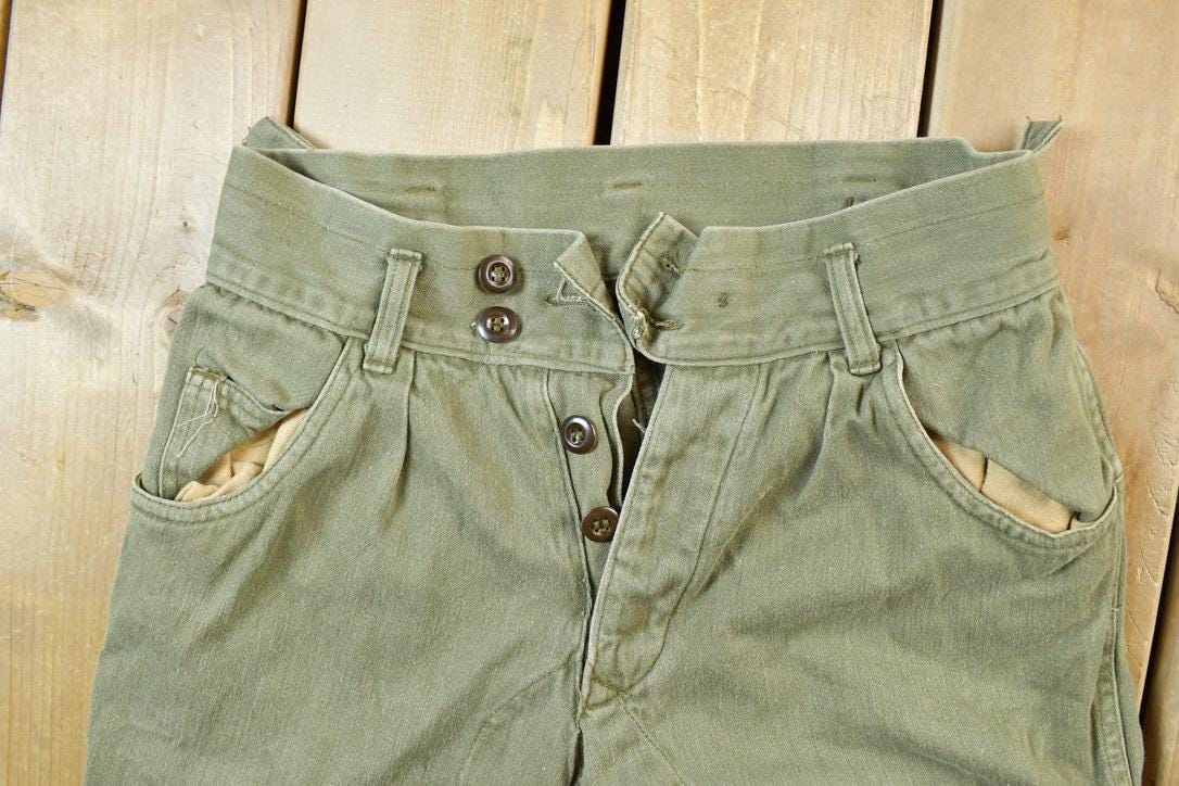 Vintage 1990s Army Green Cargo Pants Size 28 x 26 / Streetwear / Army Pants / Military Pant's / Vintage Cargos / Made In