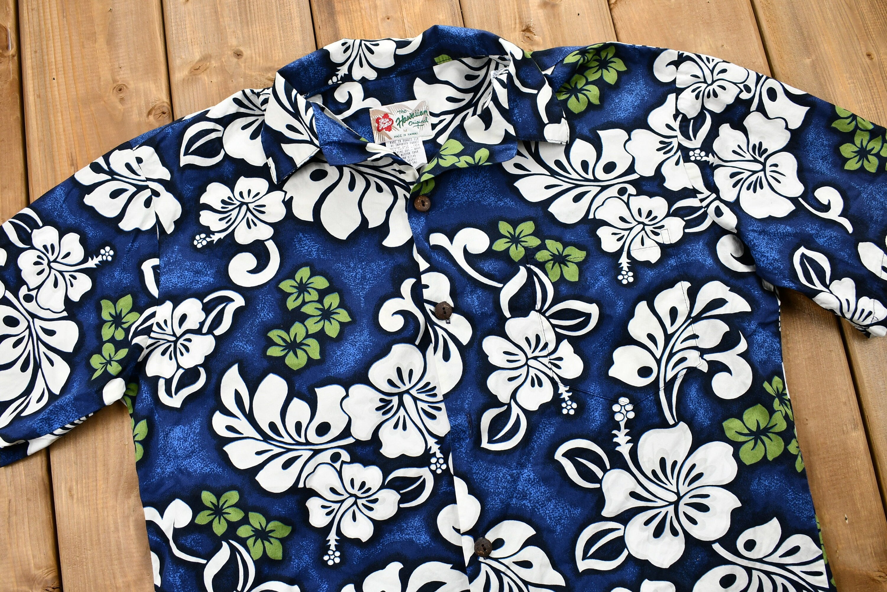 Vintage 1990s Hilo Hattie Hawaiian Button Up Shirt