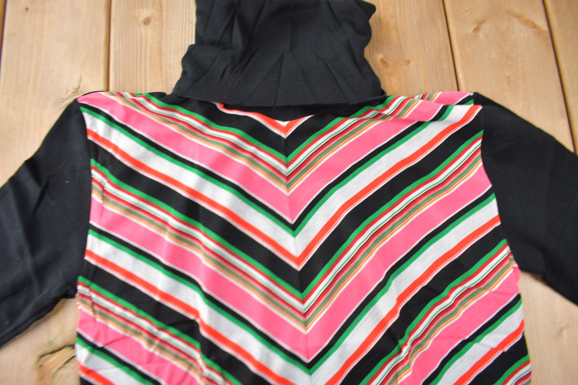 True Vintage 1960s Deadstock Helen Sue Long Sleeve Turtleneck Psychedelic Acyrlic Blouse Knit Sport Top