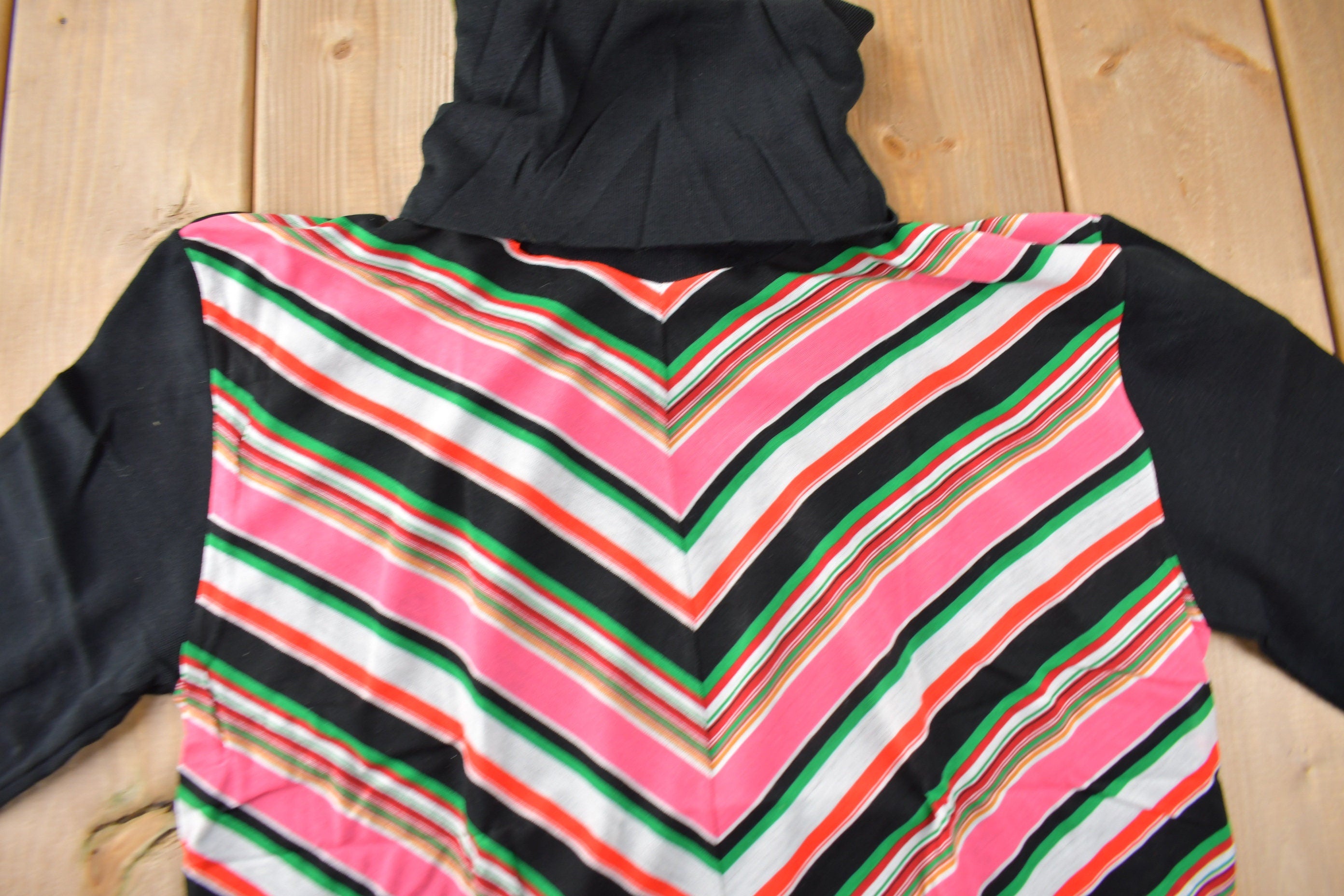 True Vintage 1960s Deadstock Helen Sue Long Sleeve Turtleneck Psychedelic Acyrlic Blouse Knit Sport Top