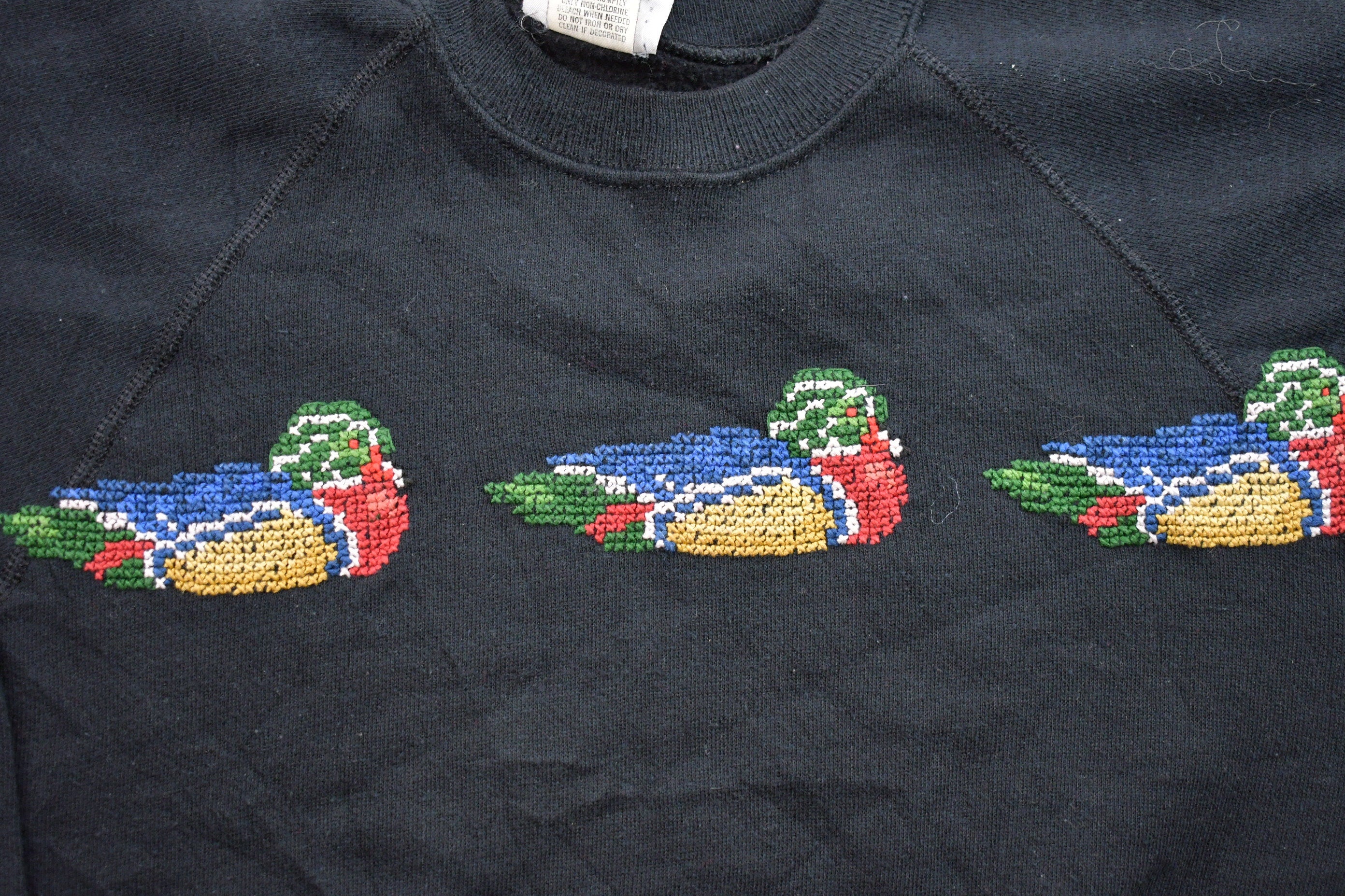 Vintage 1980s Lee Sturdy Sweats Duck Raglan Crewneck Sweatshirt