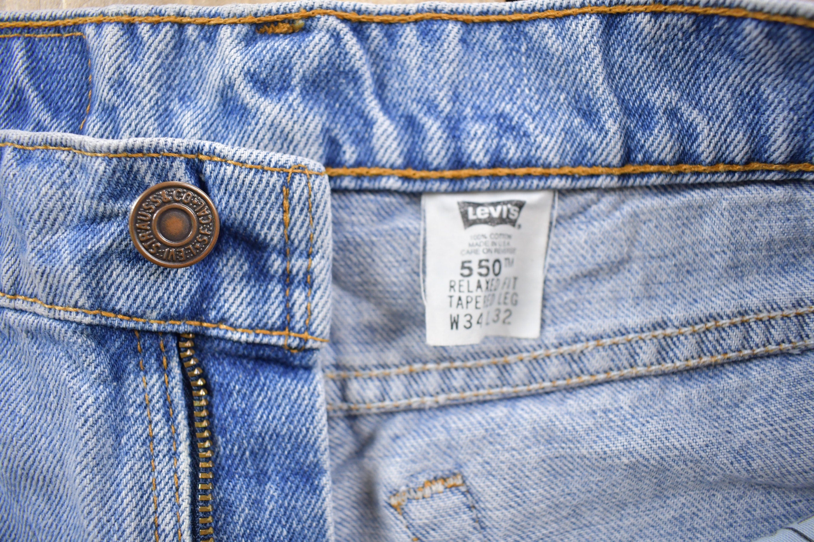 Vintage 1990s Levi's 550 Red Tab Denim Jeans Size 31 x 31