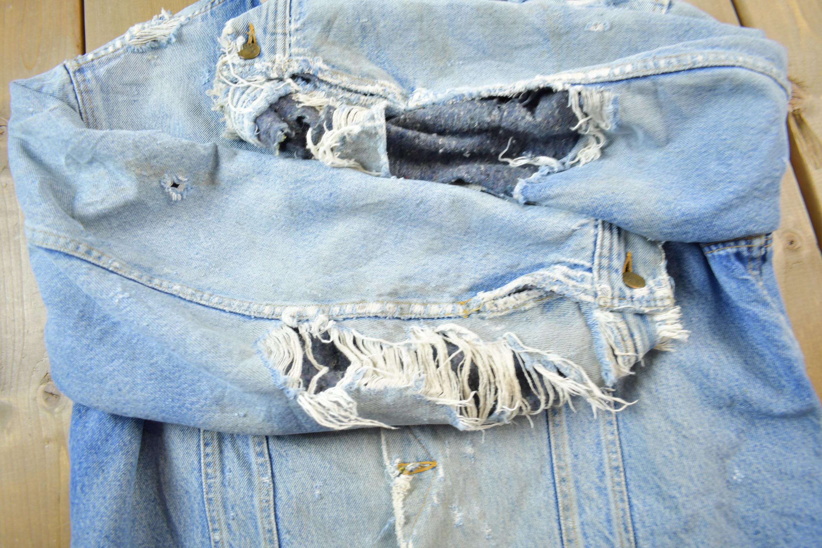 Vintage 1980s THRASHED Lee Storm Rider Blanket Lined Jean Jacket / Vintage Denim / Streetwear / Lee Jacket