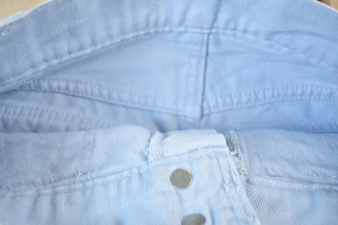 Vintage 1970s Levi Strauss White Tab Bell Bottom Denim Jeans Size 28 x 25