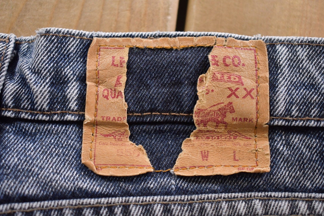 Vintage 1990s Levi's 550 Red Tab Denim Jeans Size 30 x 32