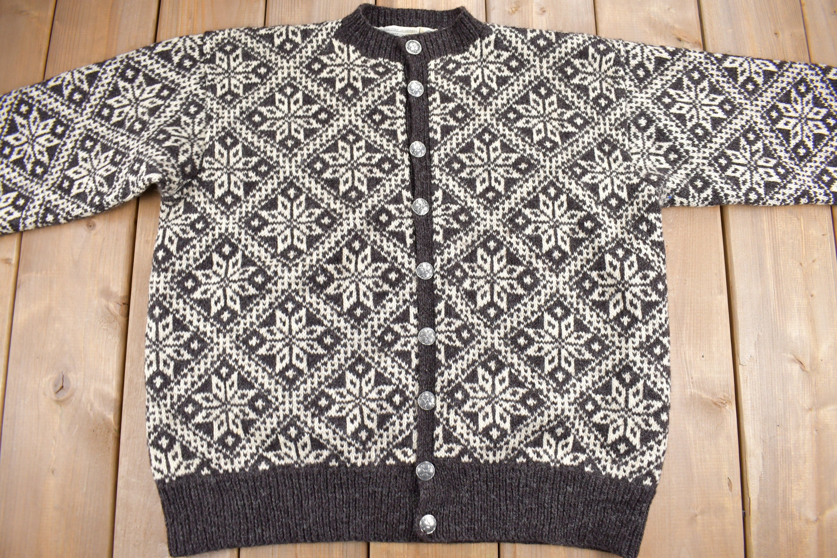 Vintage 1980s 100% Wool Winter Theme Knit Sweater