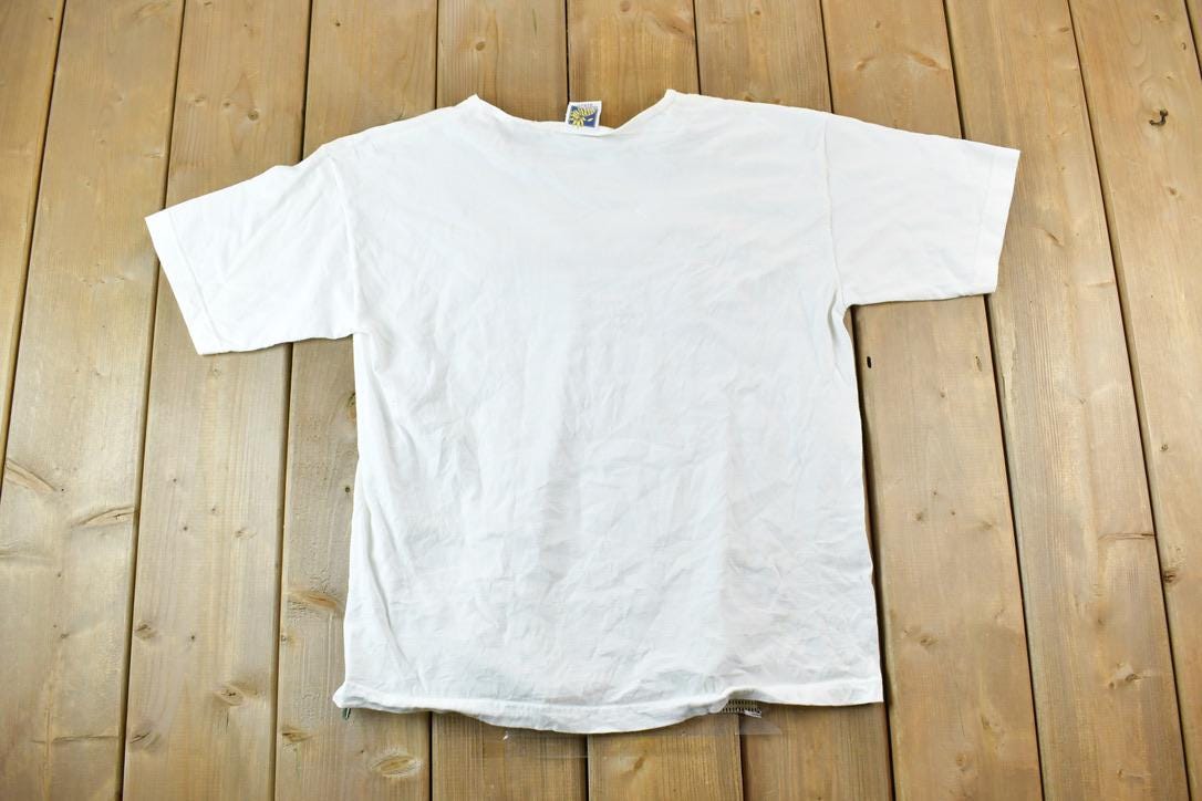 Vintage 1990s Hawaii Embroidered Souvenir T-Shirt