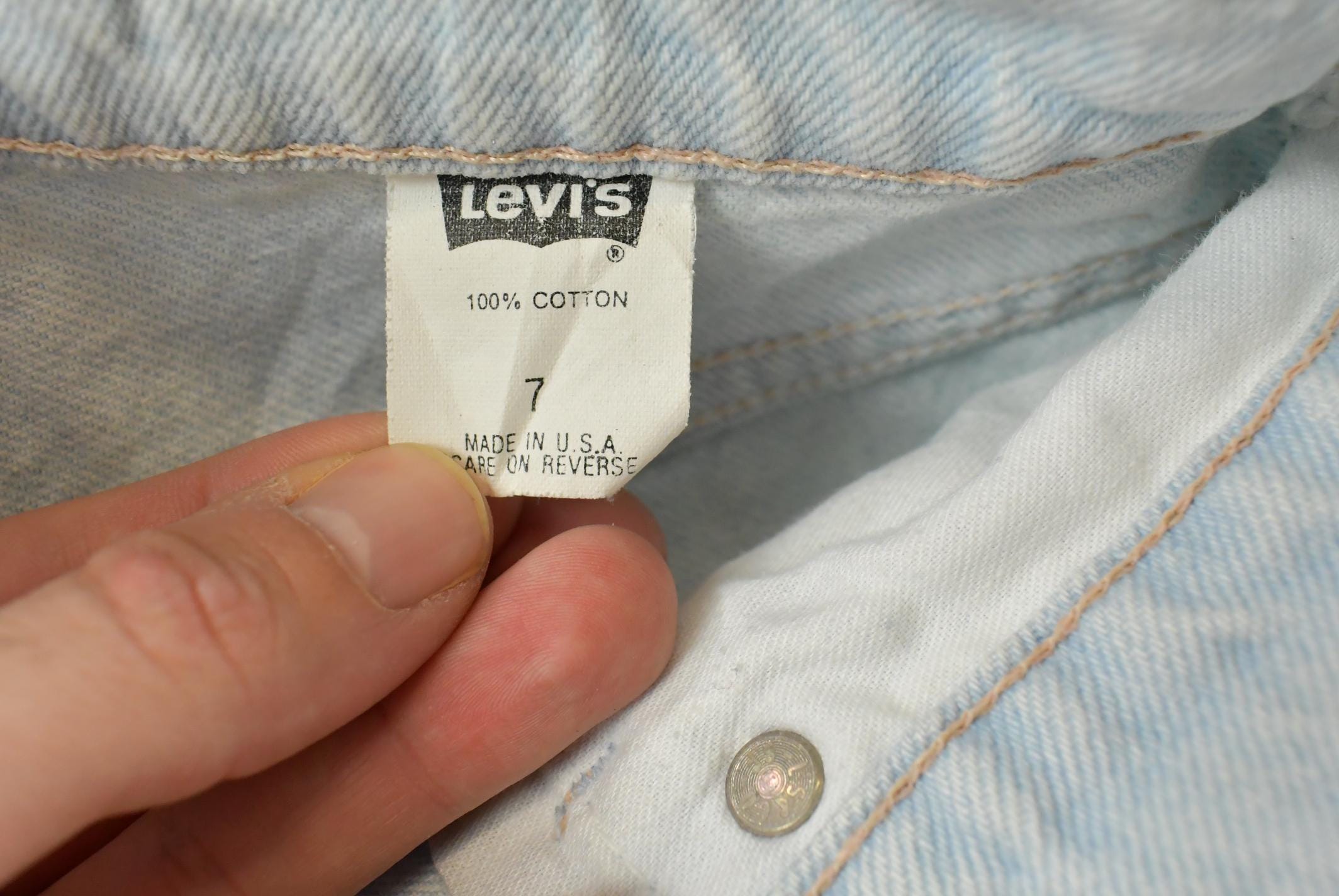 Vintage 1990s Levi's 550 Relaxed Fit Denim Light Wash Blue Jeans Size 26 x 30 / 90s Levi's / Made in USA / Streetwear