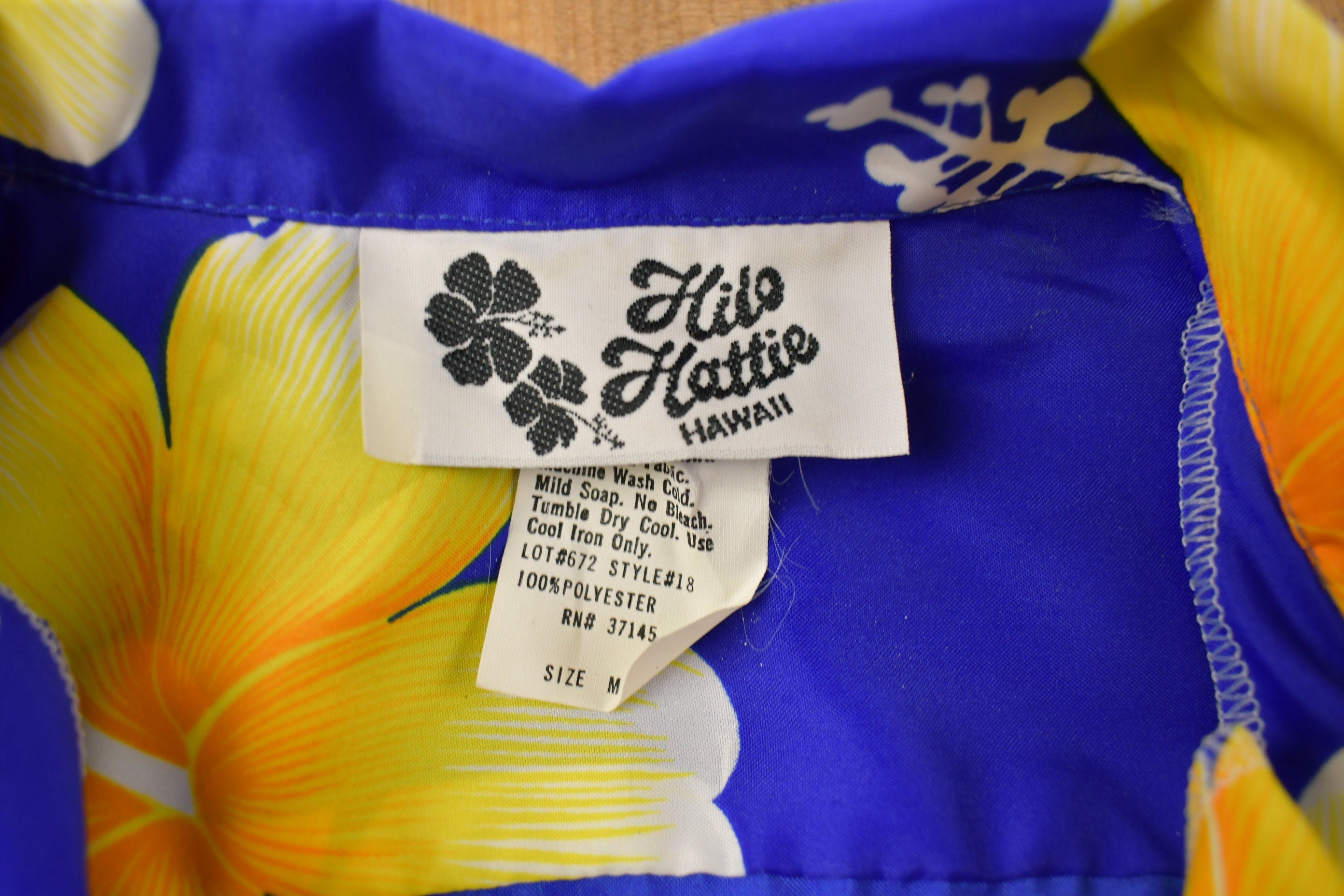 Vintage 1990s Hilo Hattie Floral Button Up Shirt