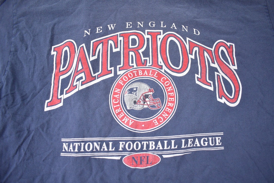 Vintage 1990s NFL New England Patriots Graphic T-Shirt