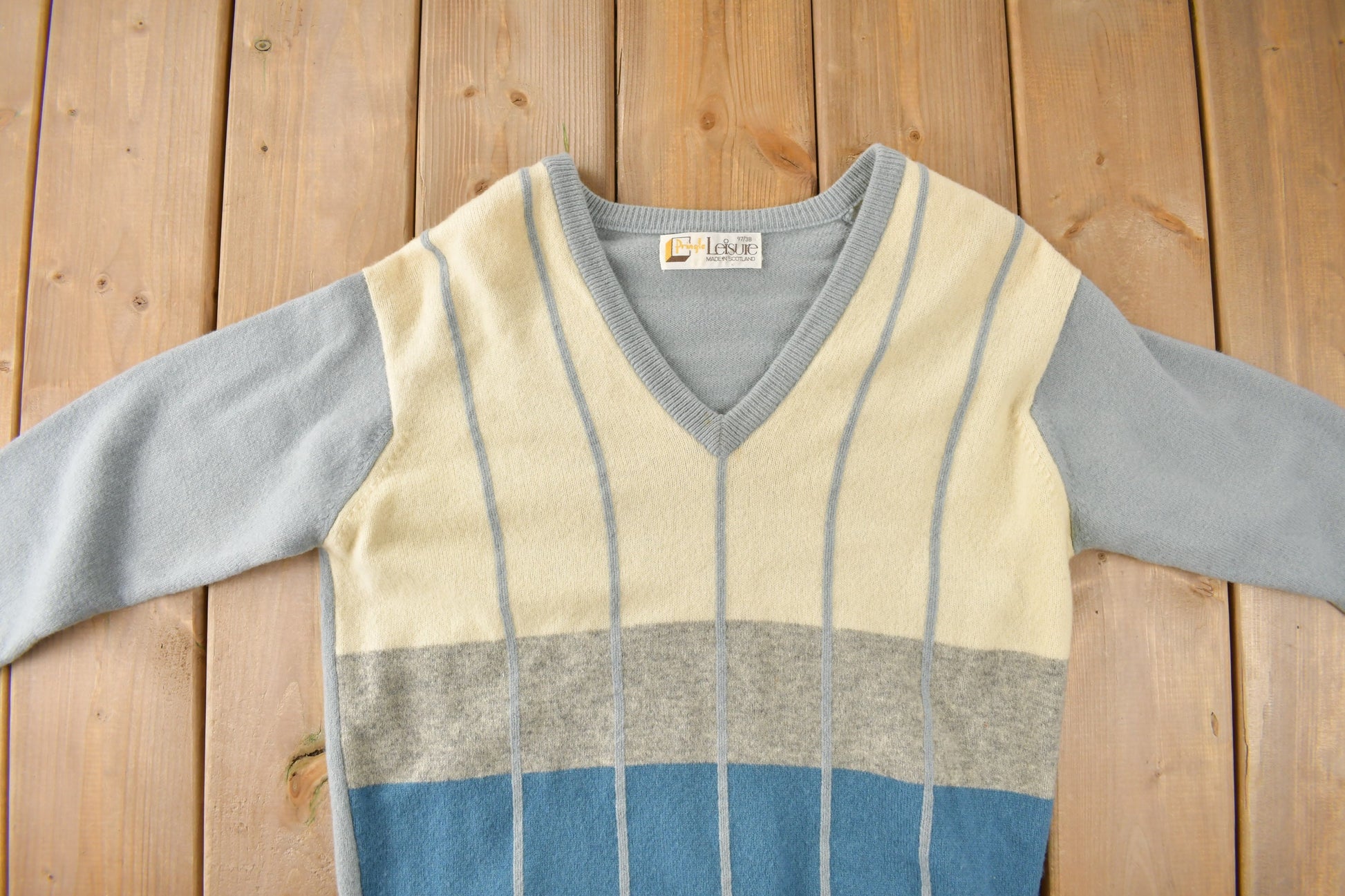 Vintage 1980s Pringle Leisure Knit V-Neck Sweater Size Small Made In Scotland