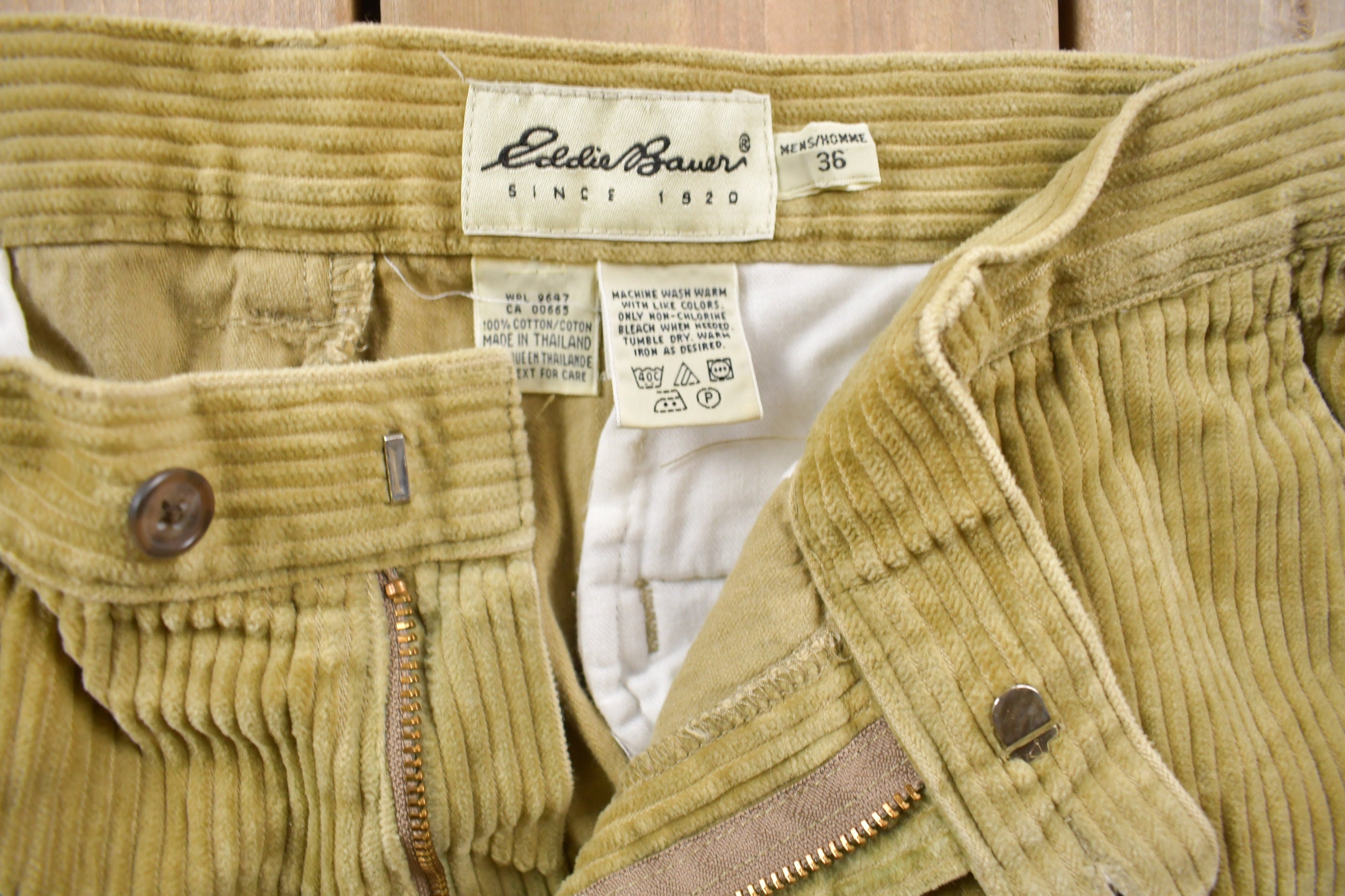 Vintage 1990's Eddie Bauer Simple Corduroy Size 34 x 27