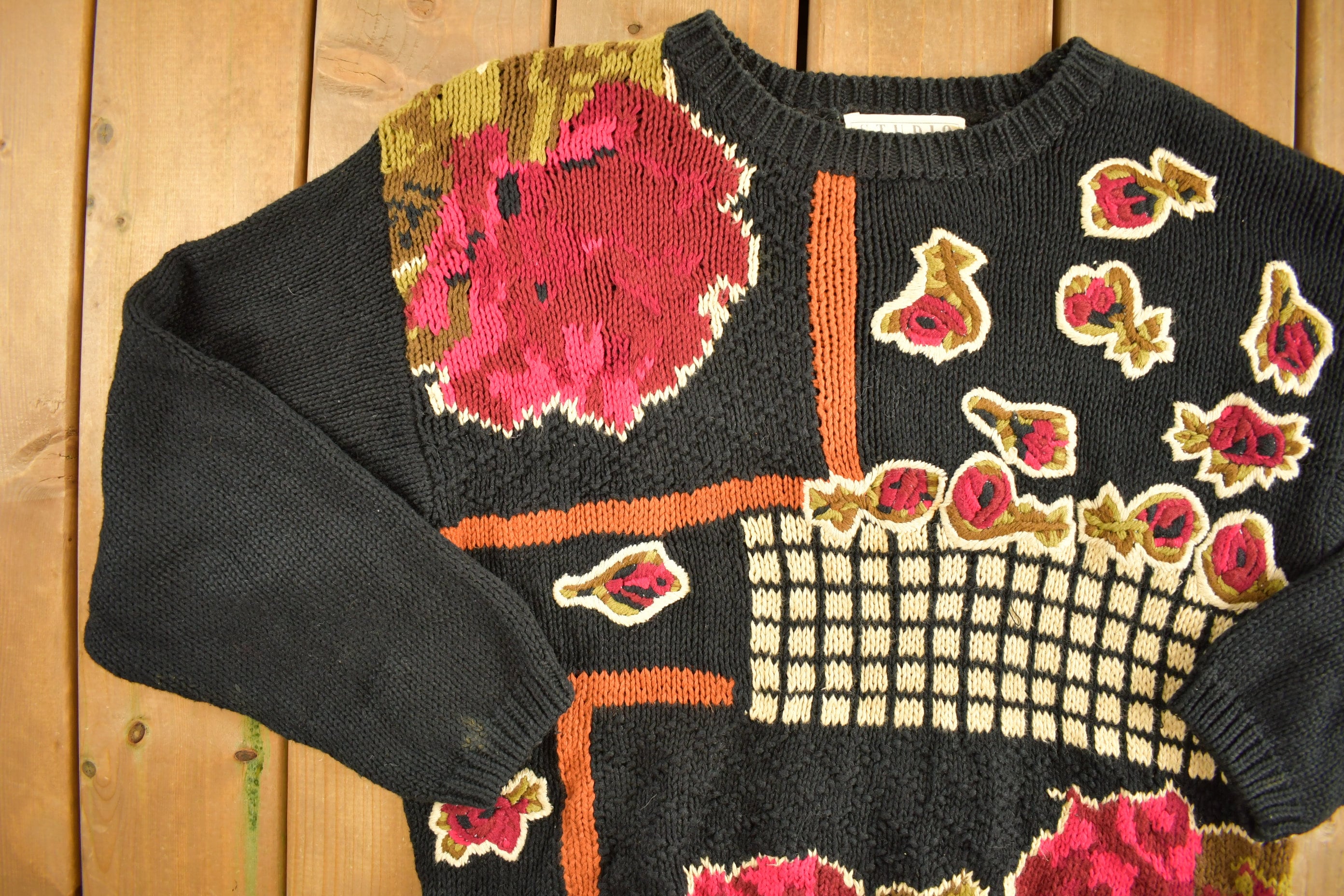 Vintage 1990s Knitted Floral Theme Crewneck Sweater