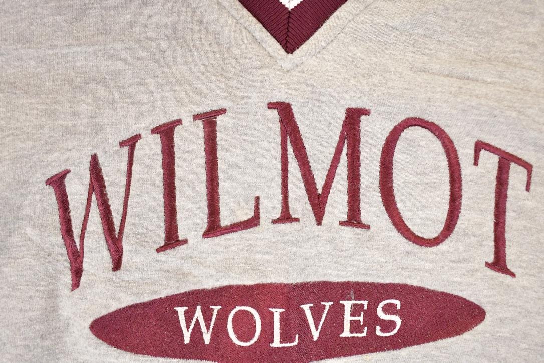 Vintage 1990s Wilmot Wolves Embroidered Collegiate V Neck Sweatshirt Men's XL
