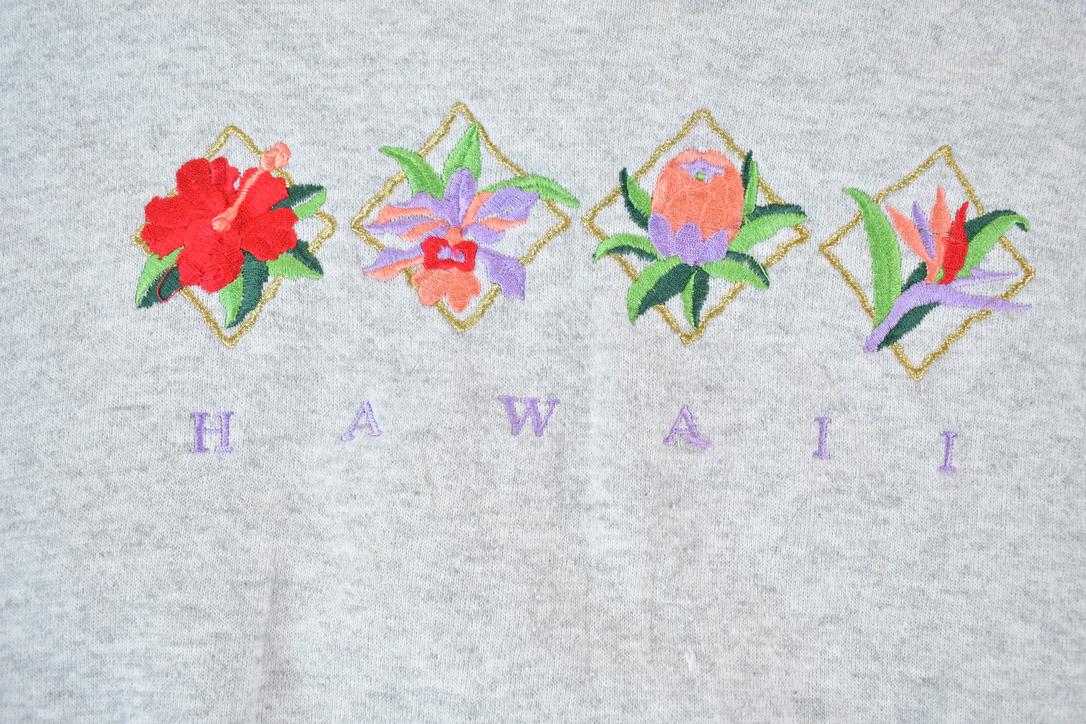 Vintage 1990s Hawaii Embroidered Floral Souvenir Crewneck Sweatshirt Made In USA