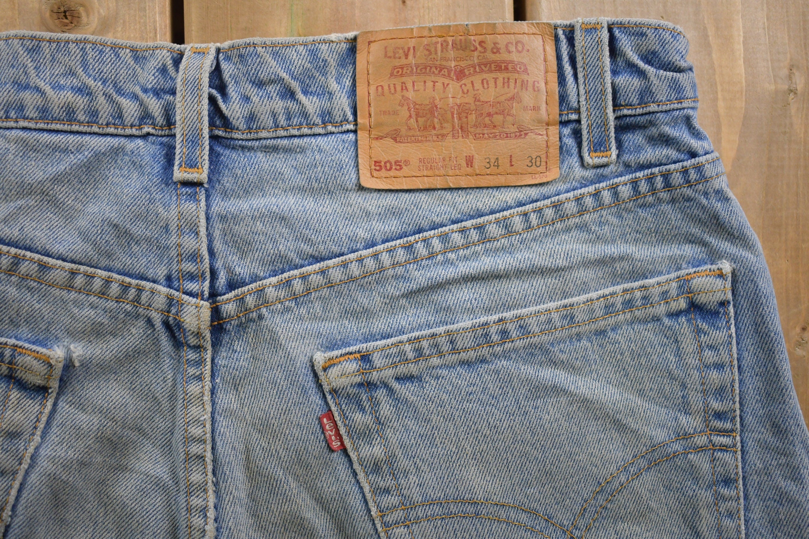 Vintage 1990s Levi's 505 Red Tab Denim Jeans Size 33 x 30