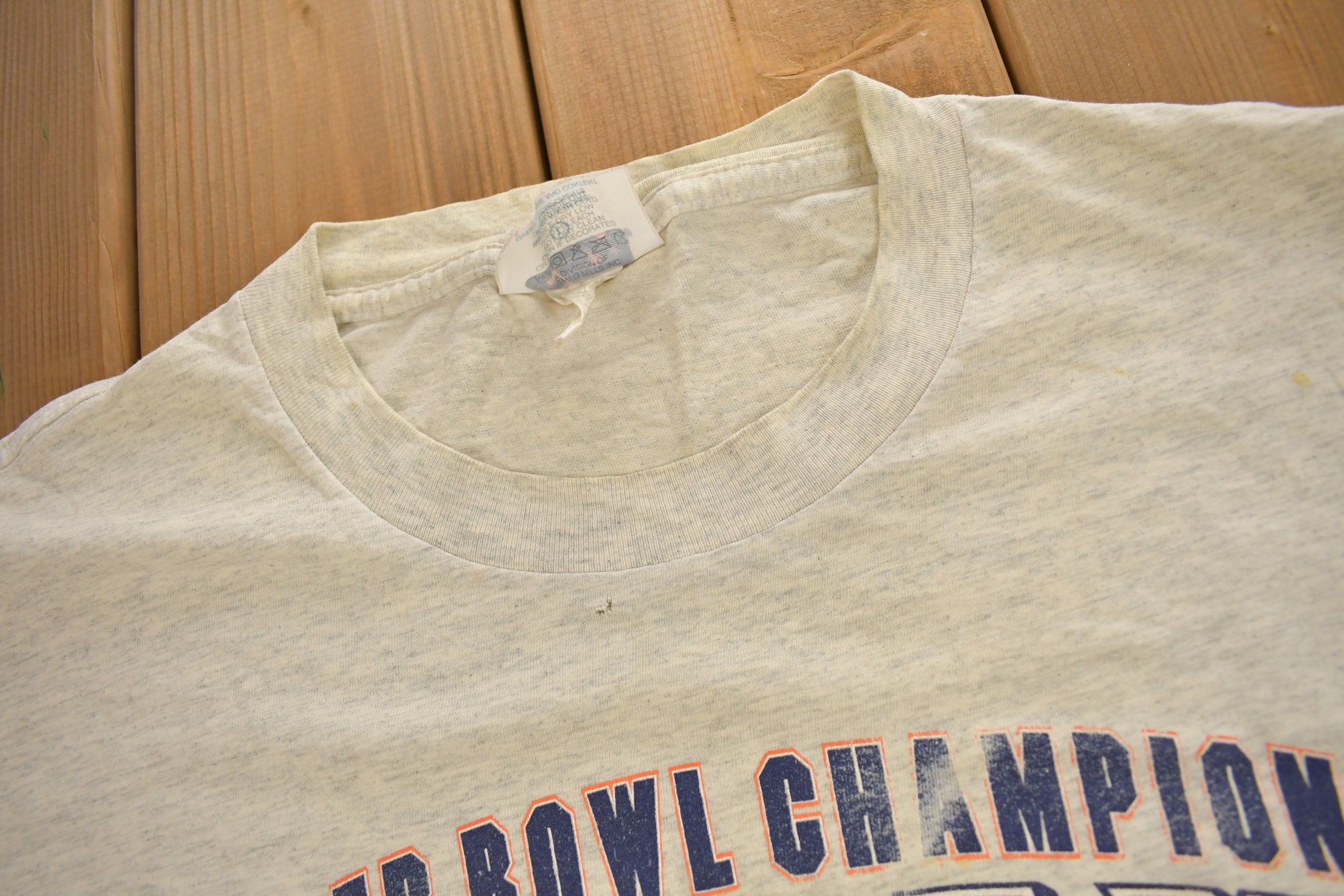 Vintage 1998 Denver Broncos Superbowl Champions NFL Graphic T-Shirt