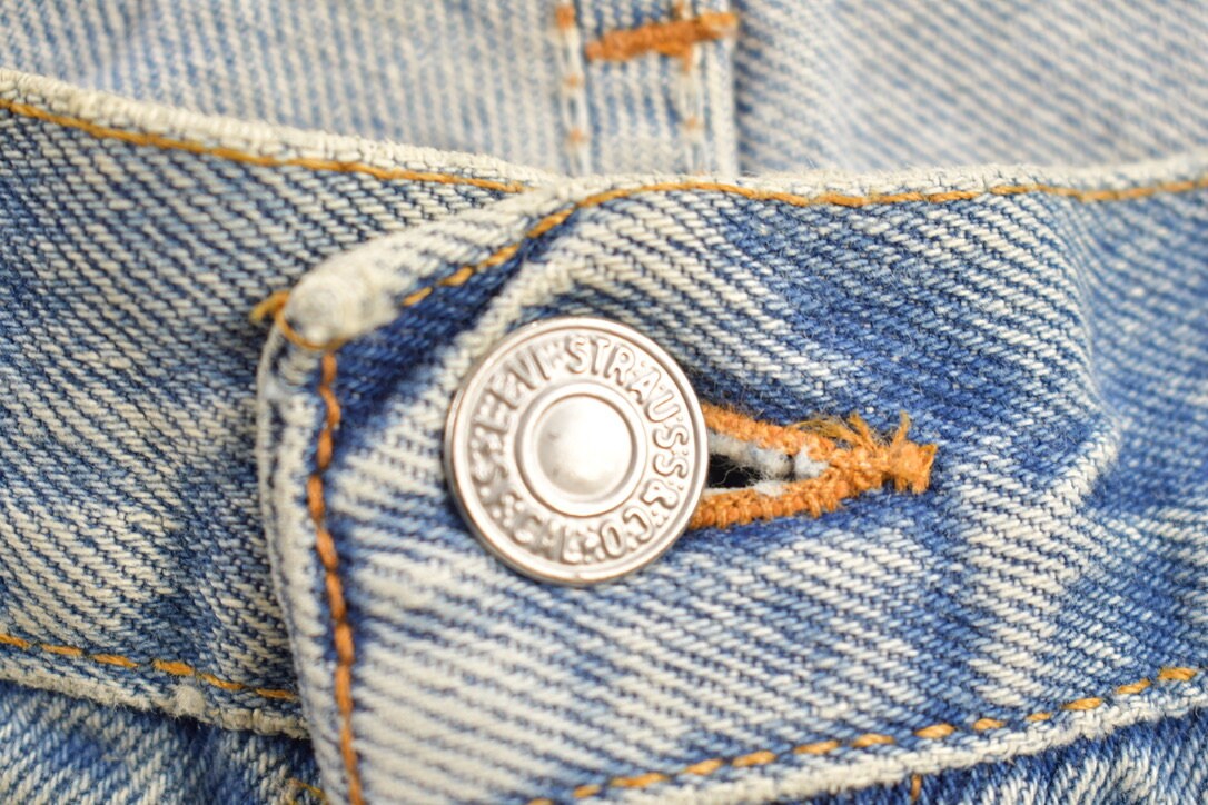 Vintage 1990s Levi's 550 Red Tab Jeans Size 30 x 29