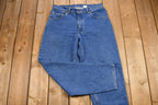 Vintage 1990s Levi's 560 Medium Wash Loose Fit Tapered Leg Mom Jeans