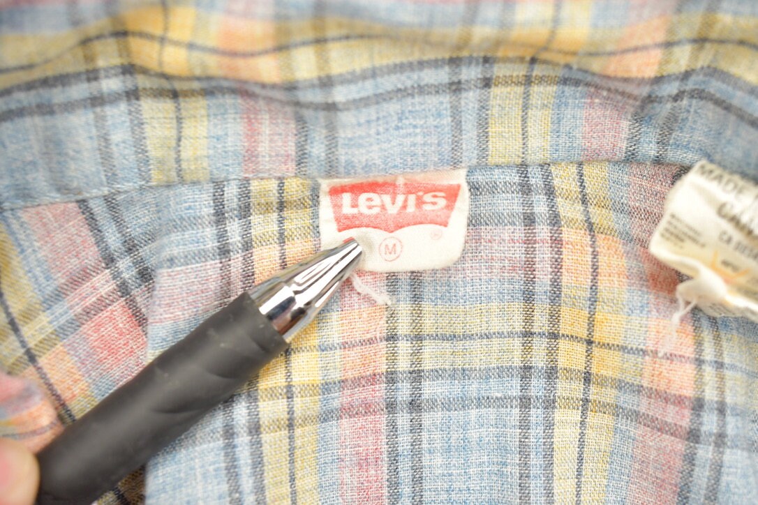 Vintage 1990s Levi's Plaid Flannel Button Up Shirt