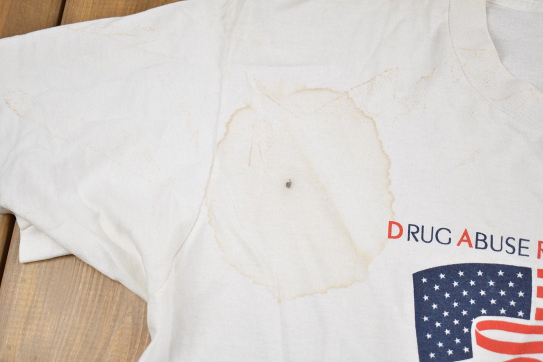Vintage 1990s DARE America Teaching Kids To Never Take Drugs Graphic T-Shirt