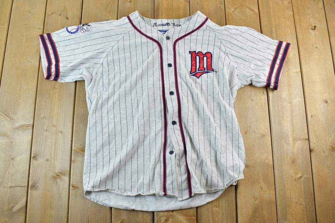 Vintage 1990s Starter Minnesota Twins MLB Embroidered Baseball Jersey Graphic T-Shirt