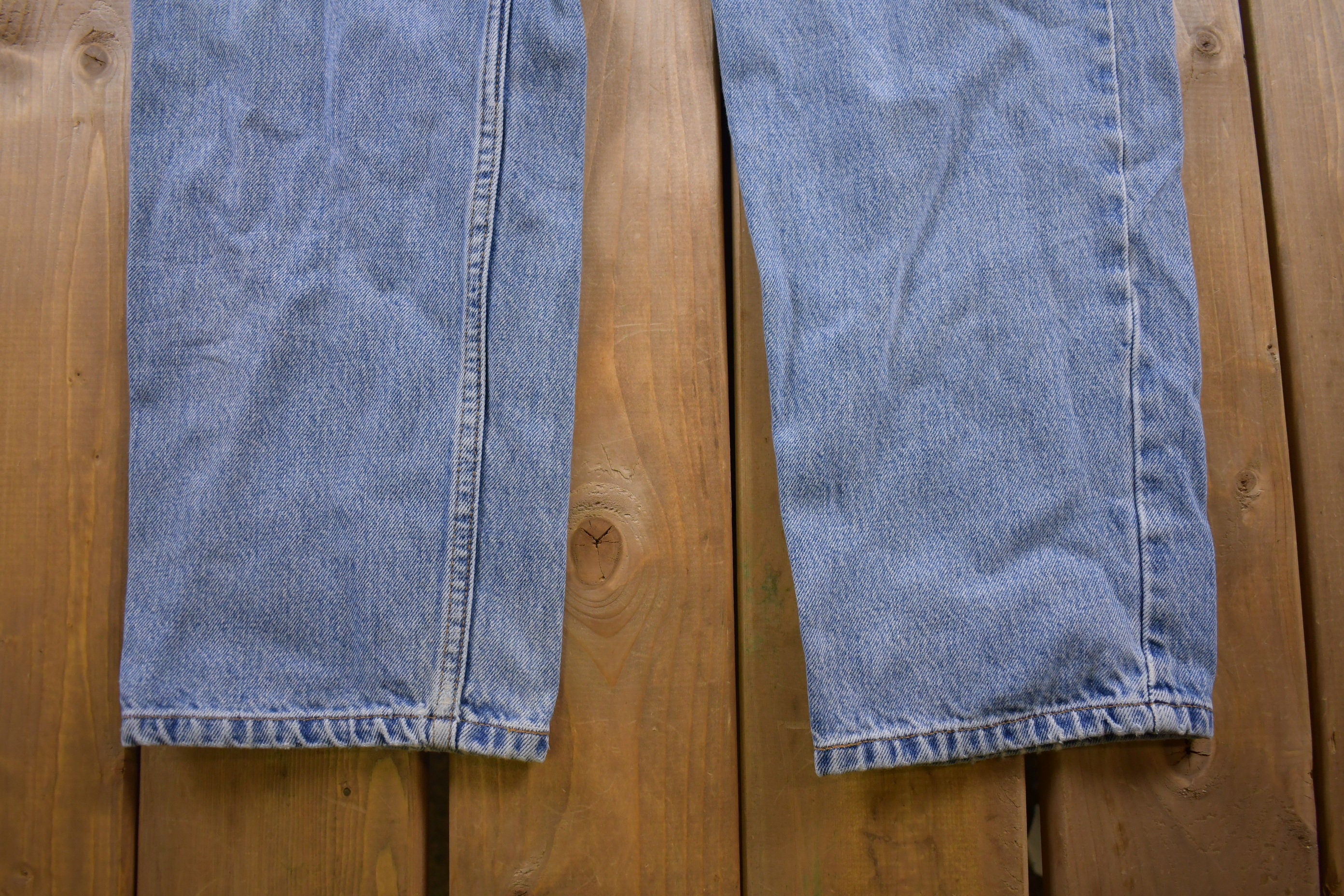 Vintage 1990s Levi's 550 Red Tab Jeans Size 34 x 33
