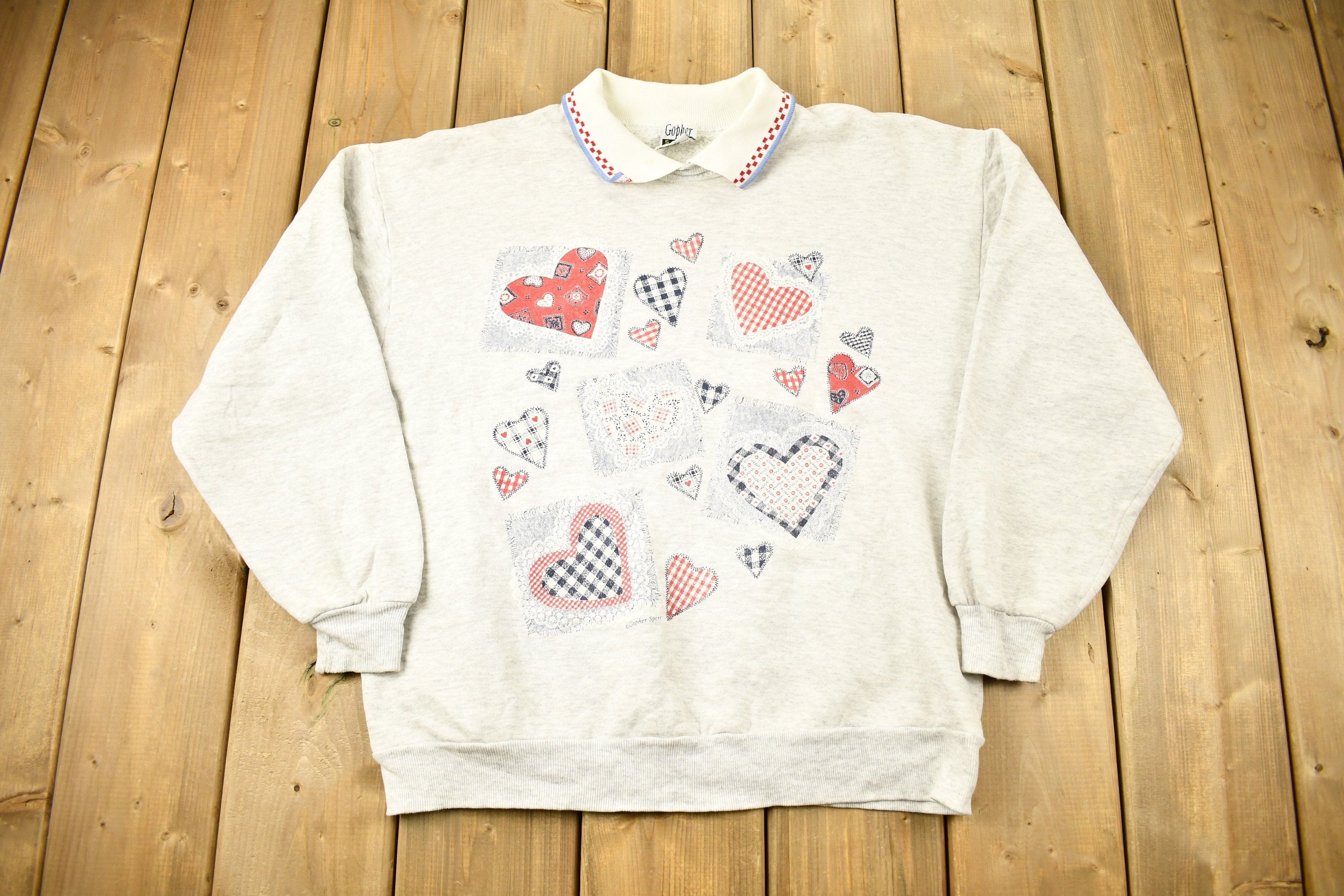 Vintage 1990s Gopher Sport Heart Theme Collared Crewneck