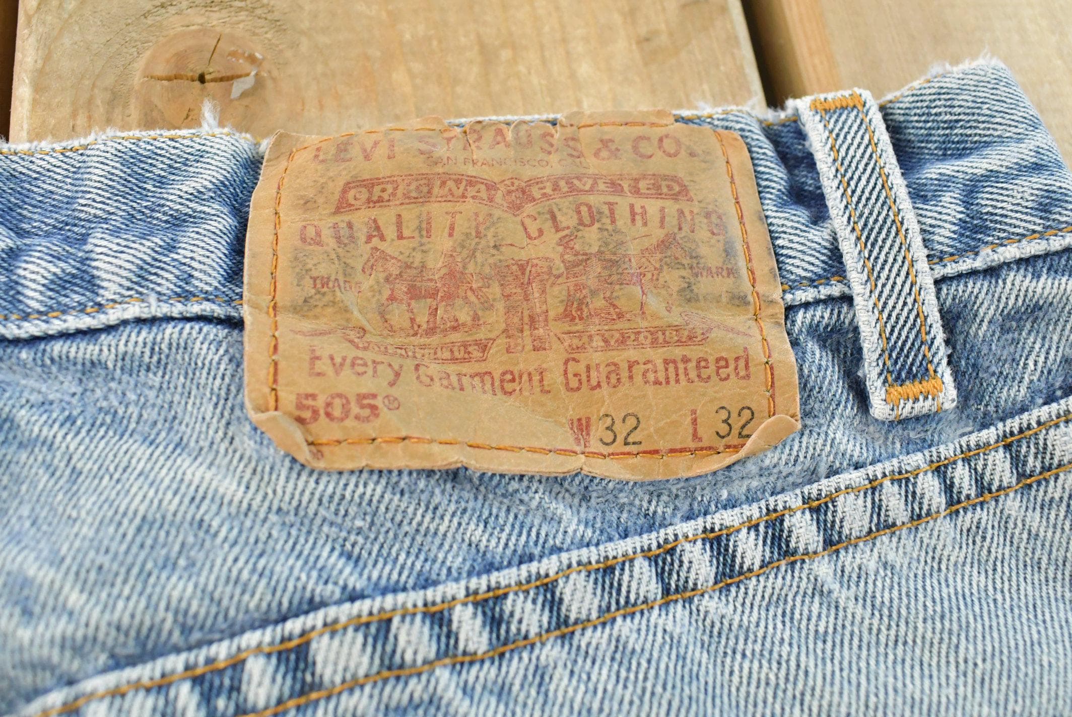 Vintage 1990s Levi's 505 Regular Straight Fit Denim Blue Jeans Men's 32 x 29 / 90s Levi's / Streetwear / Made in USA
